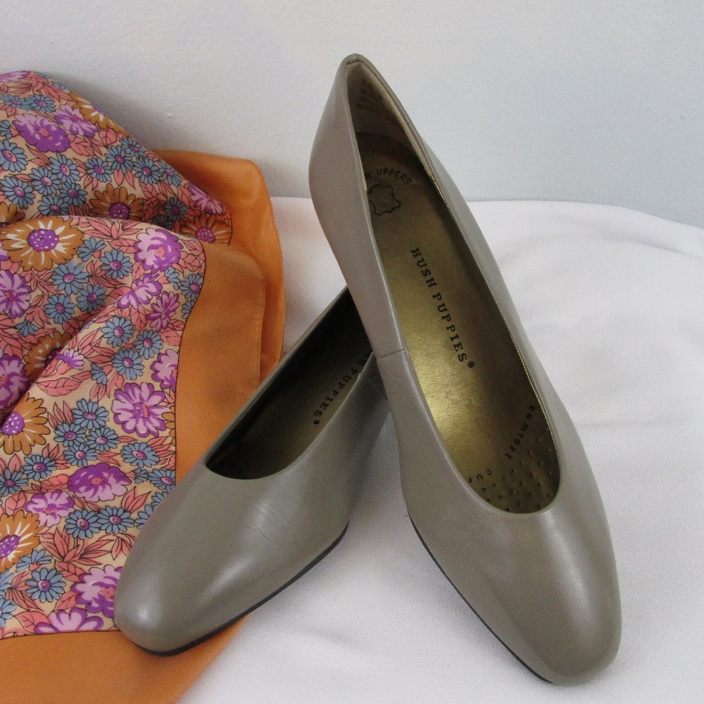 🎇HP🎇 Vintage Taupe Hush Puppies Low Heel Pumps
